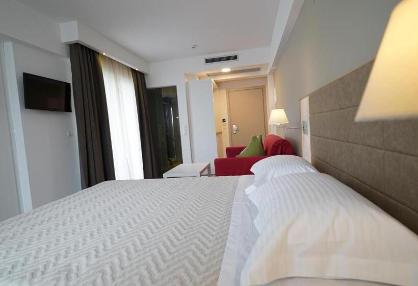 四人标准间, Olympus Thalassea