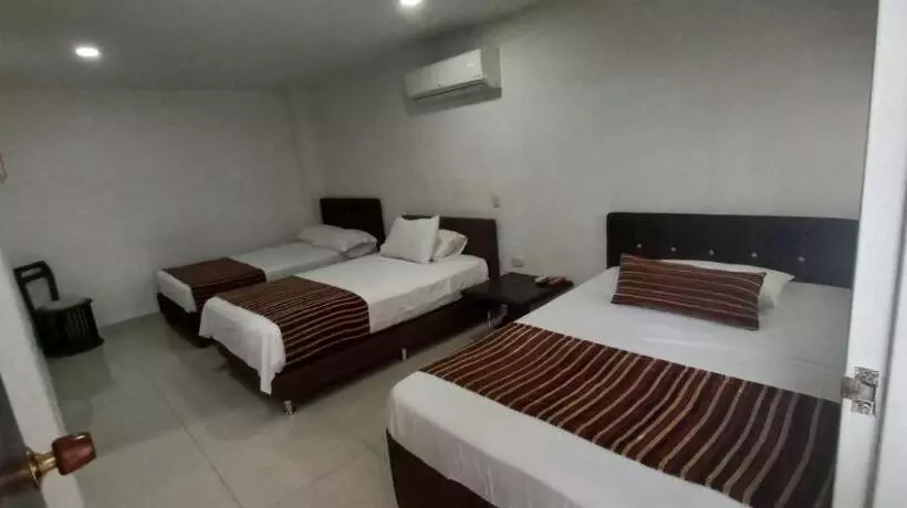 スタンダード４人部屋, Panama