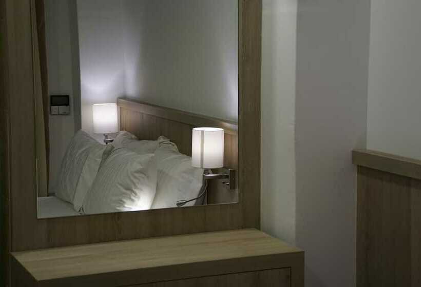 スタンダードシングルルーム, Piraeus Port