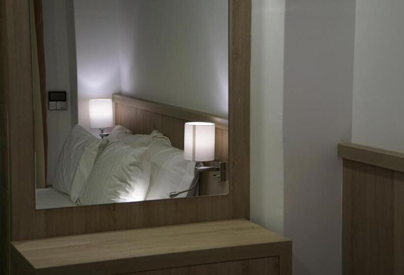 スタンダードシングルルーム, Piraeus Port