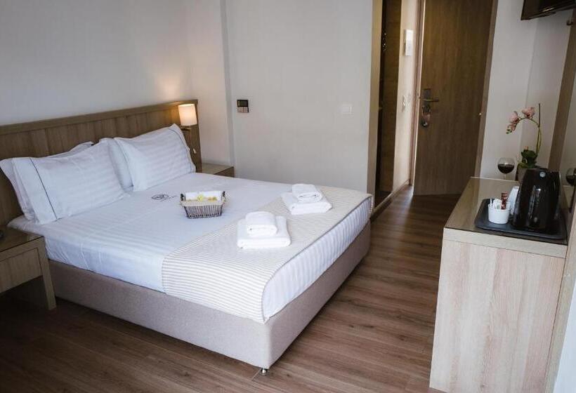 スタンダードルーム, Piraeus Port