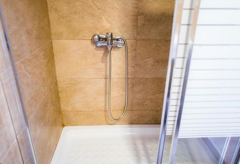 エコノミールーム, Piraeus Port