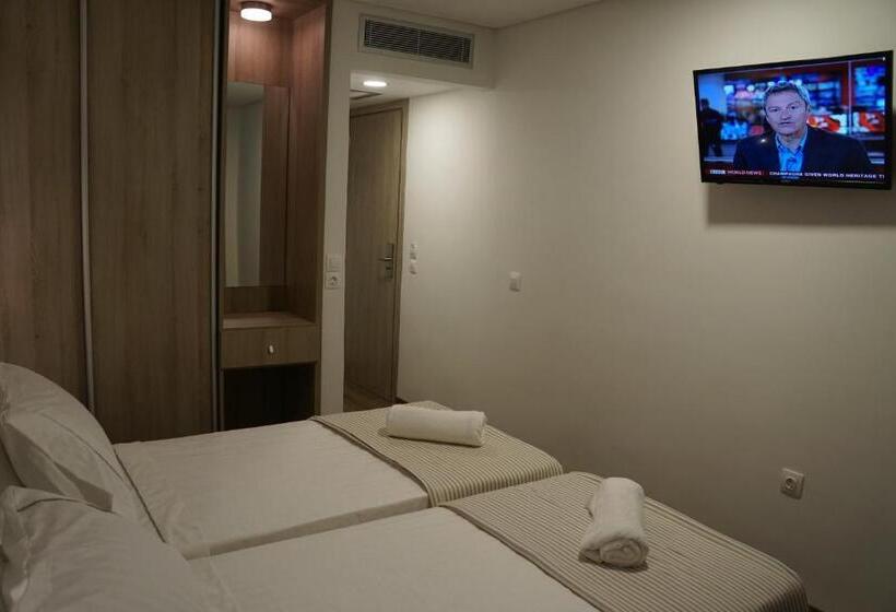 スタンダードルーム, Piraeus Port