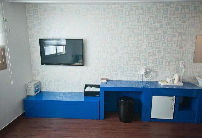 Camera Standard, Residence Mumum