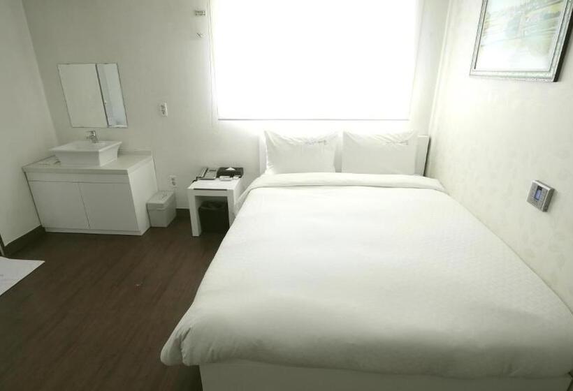 Camera Standard, Residence Mumum