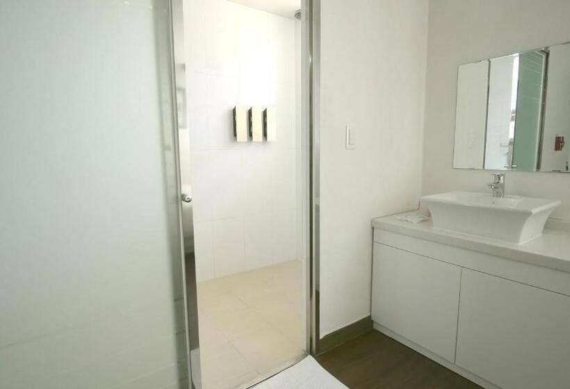 Camera Standard, Residence Mumum