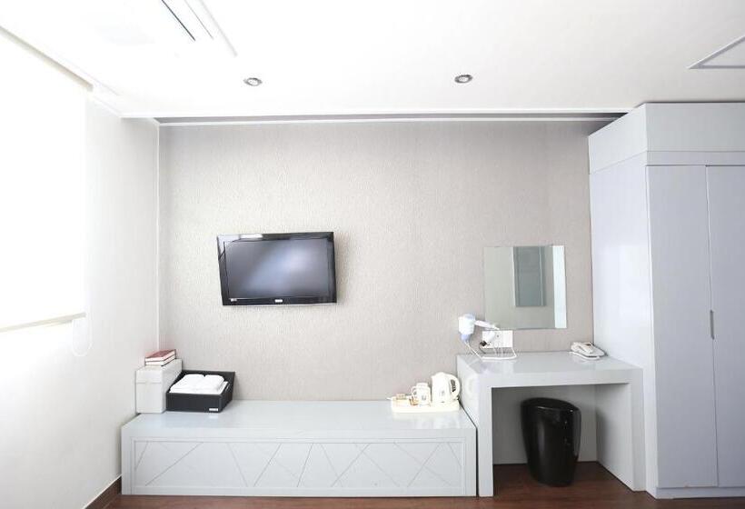 Camera Deluxe, Residence Mumum