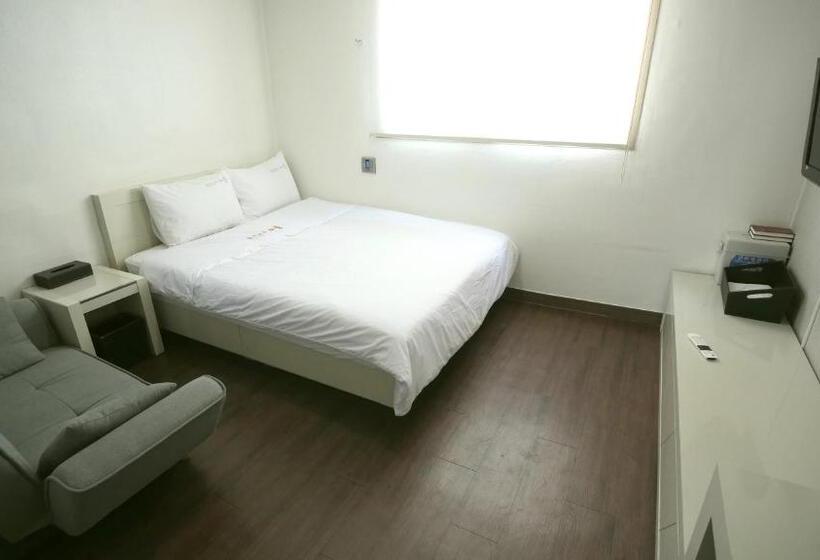 Camera Deluxe, Residence Mumum