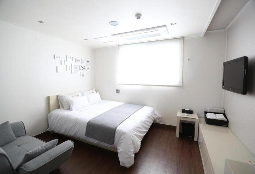 Camera Deluxe, Residence Mumum