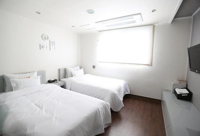 Camera Deluxe, Residence Mumum