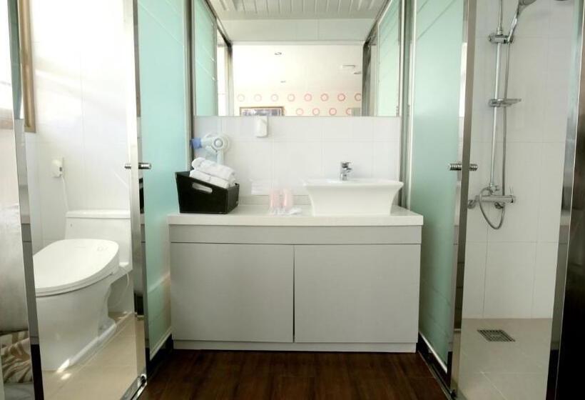 Camera Standard, Residence Mumum