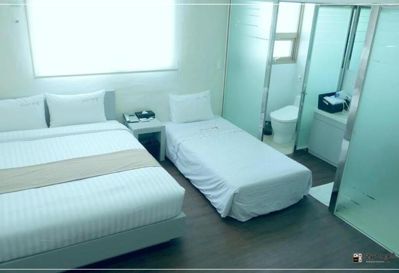 Camera Standard, Residence Mumum