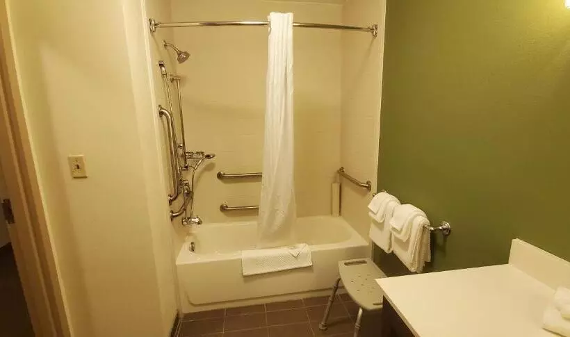 身障者適用キングサイズベッドルーム, Sleep Inn & Suites Defuniak Springs  Crestview