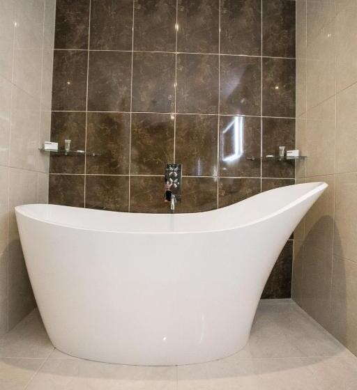 스위트, Tullyglass House