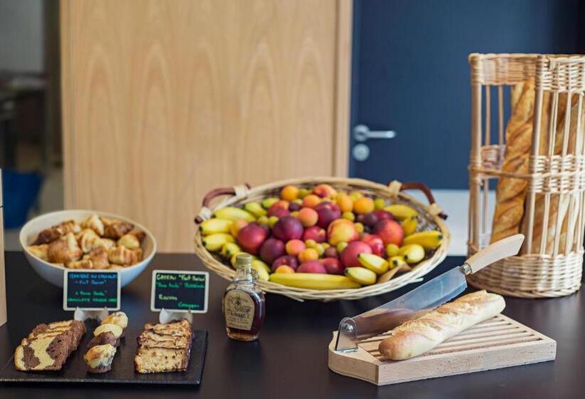 Номер Стандарт, The Social Hub Paris La Défense