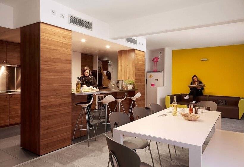 Семейный Номер, The Social Hub Paris La Défense