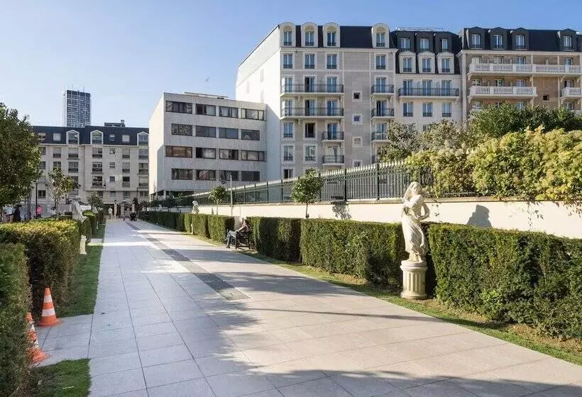 デラックススタジオ, The Social Hub Paris La Défense