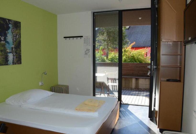 اتاق اکونومی, Sanje Ob Soči /