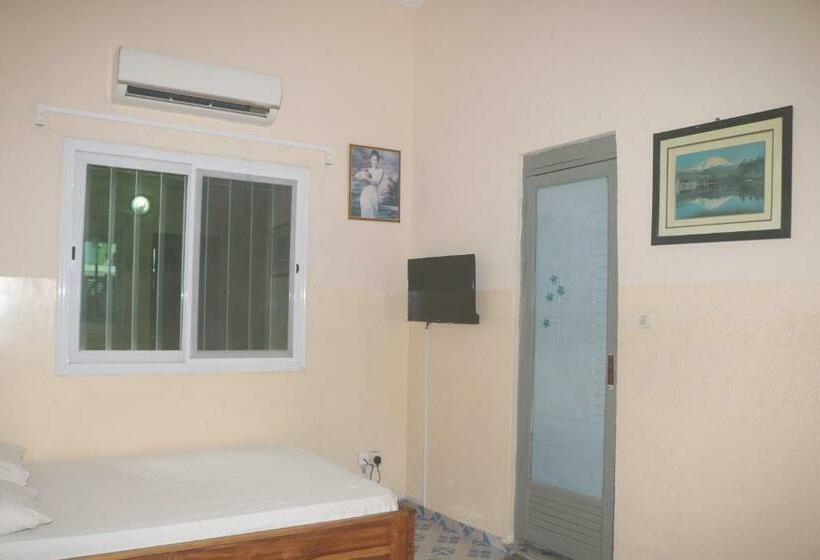 اتاق استاندارد یک نفره, Amy S