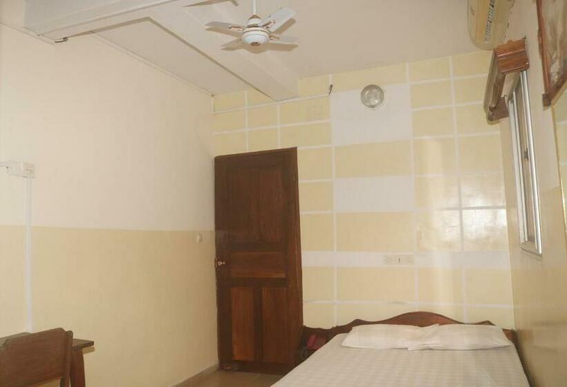 اتاق استاندارد یک نفره, Amy S