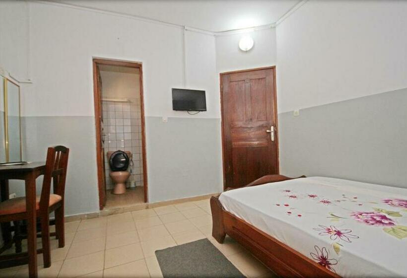 اتاق استاندارد یک نفره, Amy S