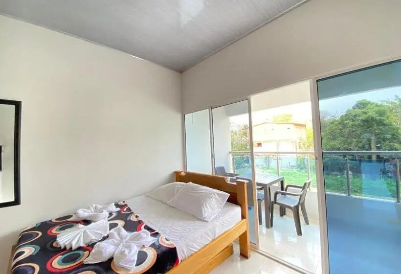 Huoneisto 1 Makuuhuone Parveke, Hostal Las Flores