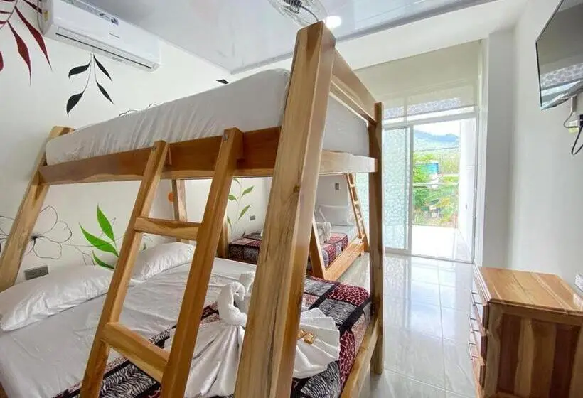Perhesviitti, Hostal Las Flores