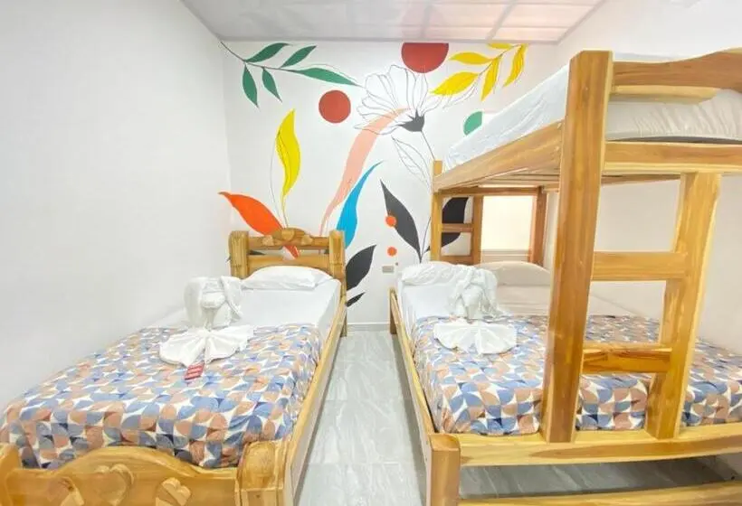 Classic Neljän Hengen Huone, Hostal Las Flores