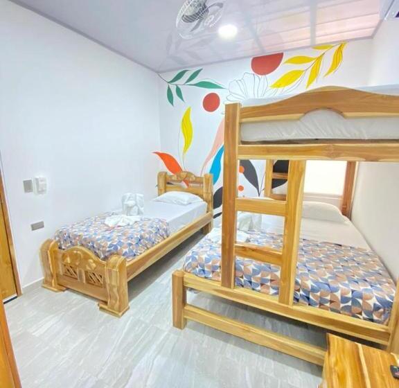 클래식 4인 룸, Hostal Las Flores