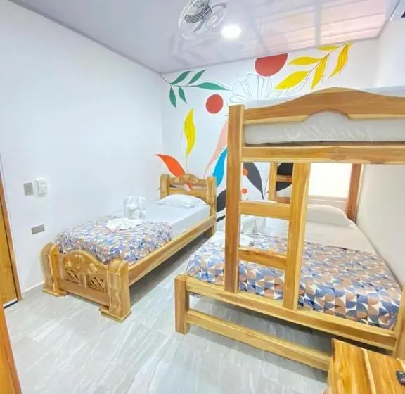 Classic Neljän Hengen Huone, Hostal Las Flores
