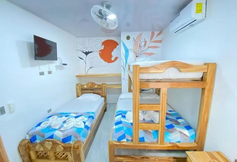 Classic Neljän Hengen Huone, Hostal Las Flores