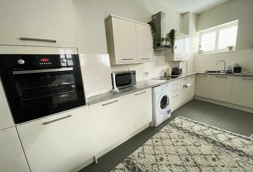 خانه 2 خوابه, Central Mews House Altrincham