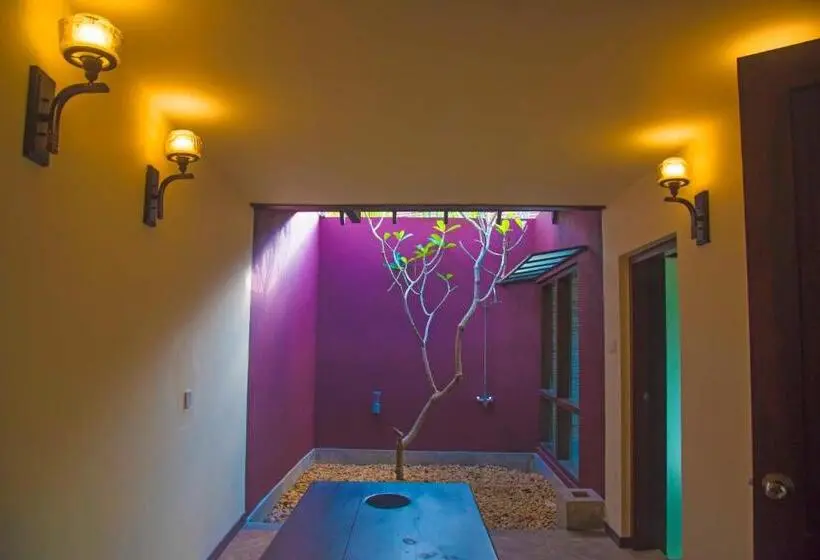 キングサイズベッドのスタンダードルーム, Celestia Ayurveda Resort