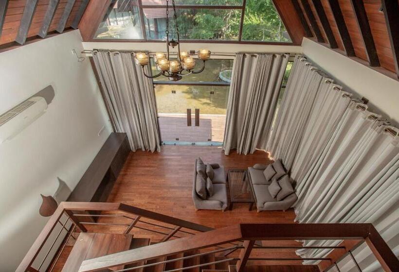 غرفة قياسية سرير كينج, Celestia Ayurveda Resort