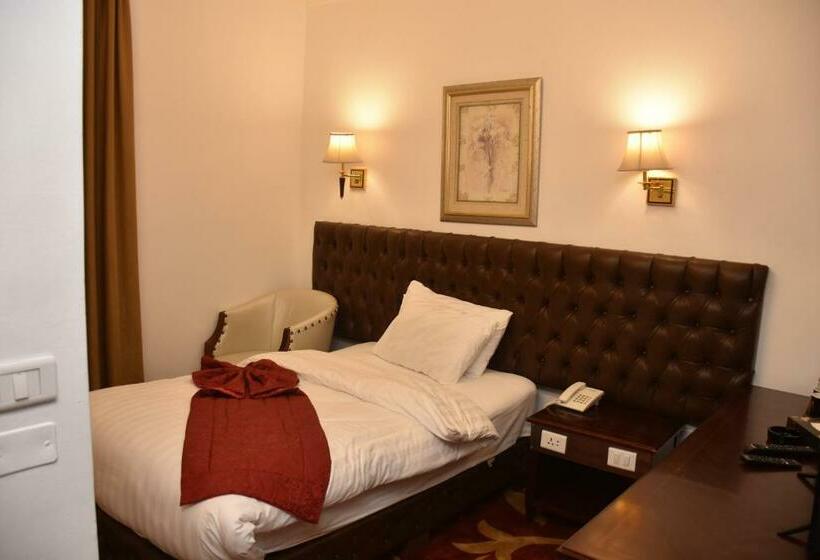 اتاق لوکس, Madison