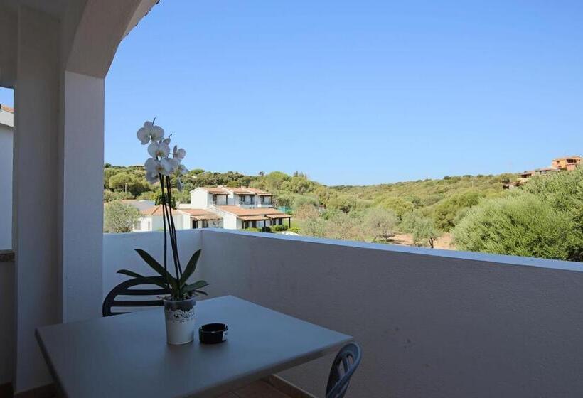 غرفة ديلوكس مزودة بشرفة, La Smeraldina Resort