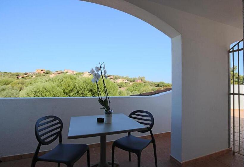 غرفة ديلوكس مزودة بشرفة, La Smeraldina Resort