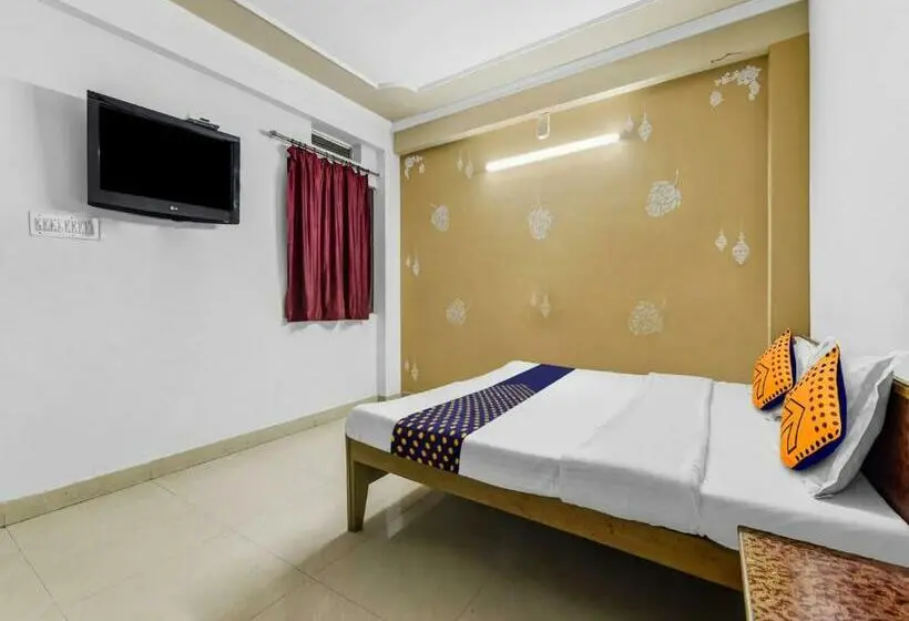 Classic Kolmen Hengen Huone, Spot On Hotel Suraj Palace