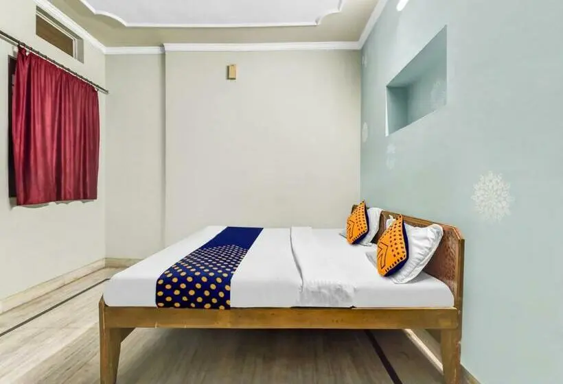 Classic Kolmen Hengen Huone, Spot On Hotel Suraj Palace