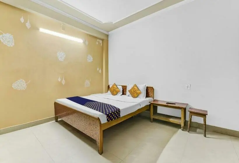 Classic Kolmen Hengen Huone, Spot On Hotel Suraj Palace