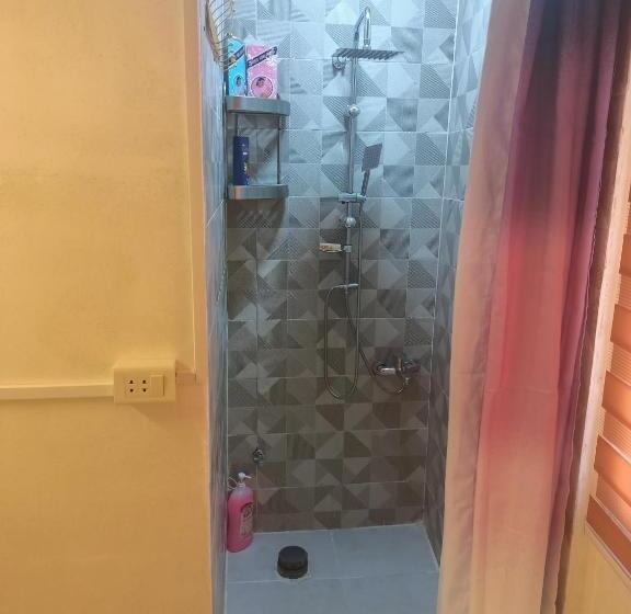 Standard room with outdoor bath, Hostel ـ Karak Dream