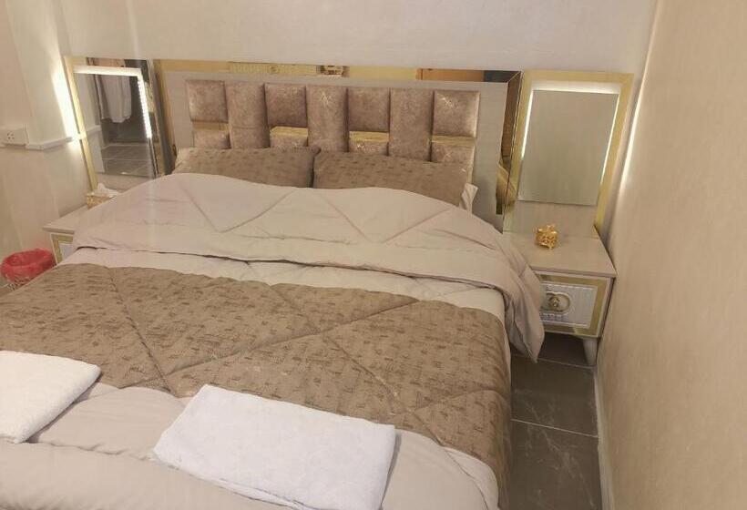 Standard room with outdoor bath, Hostel ـ Karak Dream