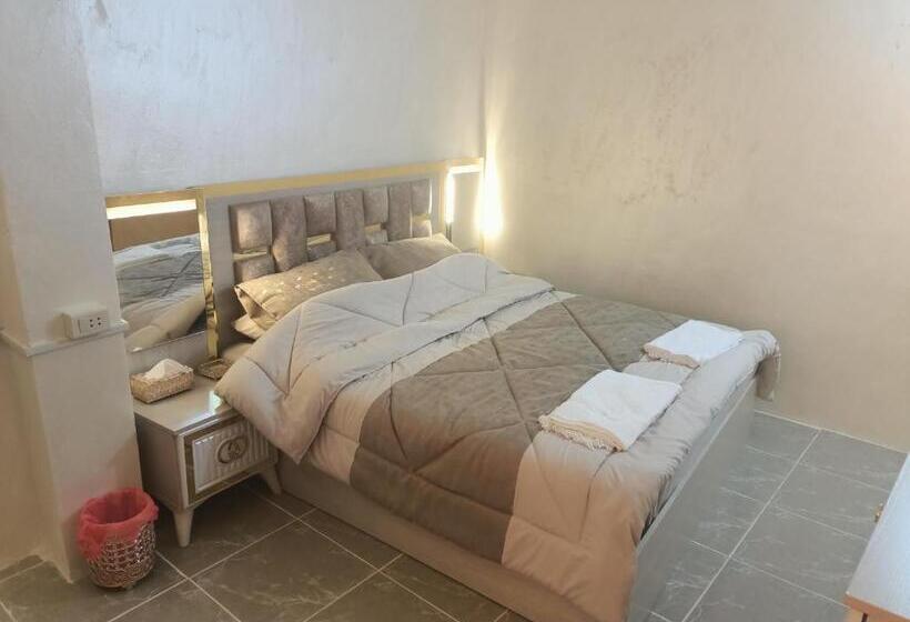 Standard room with outdoor bath, Hostel ـ Karak Dream