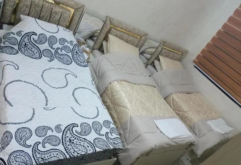 اتاق سهنفرۀ استاندارد با سرویس بهداشتی بیرون از اتاق, Hostel ـ Karak Dream
