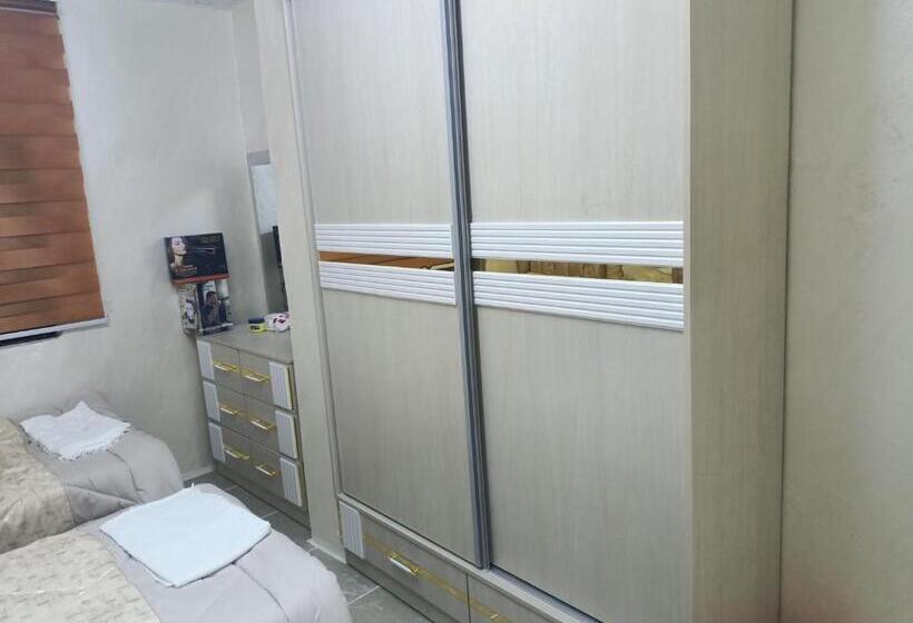 اتاق سه‌نفرۀ استاندارد با سرویس بهداشتی بیرون از اتاق, Hostel ـ Karak Dream