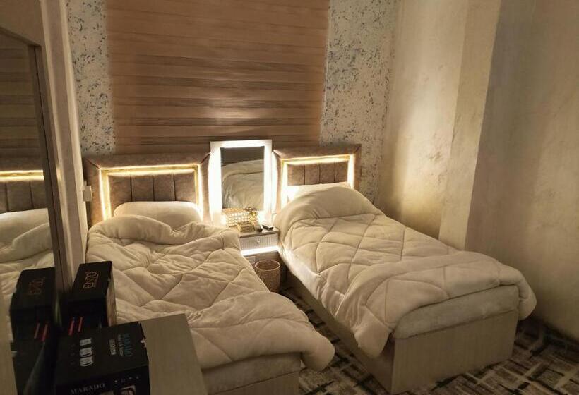اتاق استاندارد با سرویس بهداشتی مشترک, Hostel ـ Karak Dream