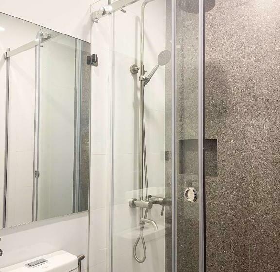 اتاق استاندارد چهارنفره با بالکن, Uphill Baguio Managed By Baguio Terra