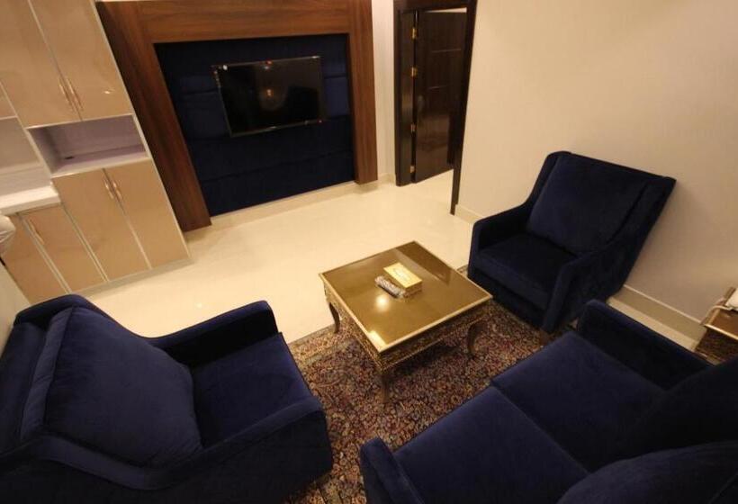 디럭스 스튜디오, Suit Los