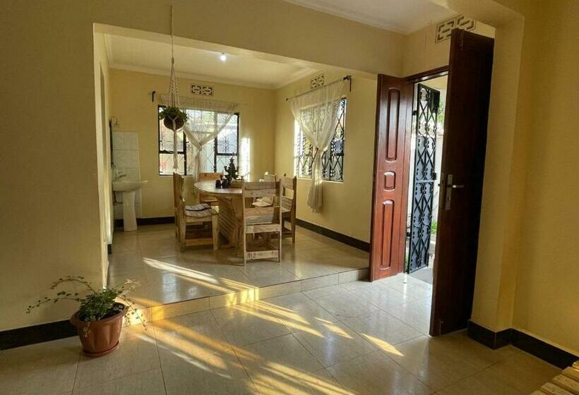 Номер Deluxe Вид на Сад, Wonders Hostel