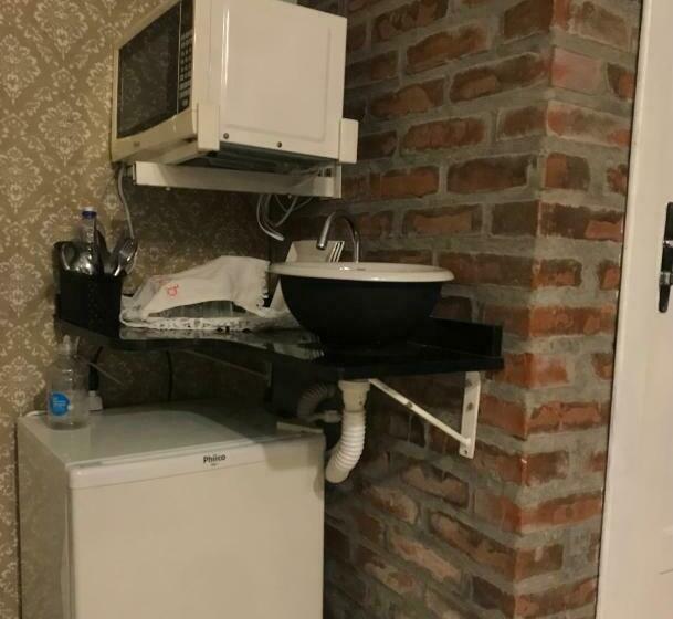 اتاق لوکس, St. Virginia’s